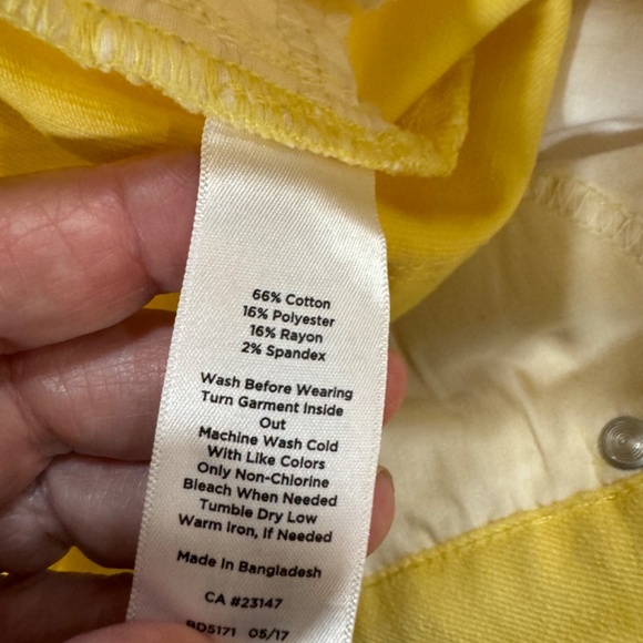 Talbots Simply Flattering 5 Pocket jeans - happy YELLOW color! Size 12P EUC - Picture 5 of 16
